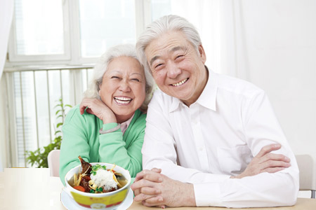 cong-dung-cua-to-yen-voi-nguoi-gia-1