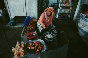 Cô bán bán thuẫn ngon nhất chợ Cam Đức nè