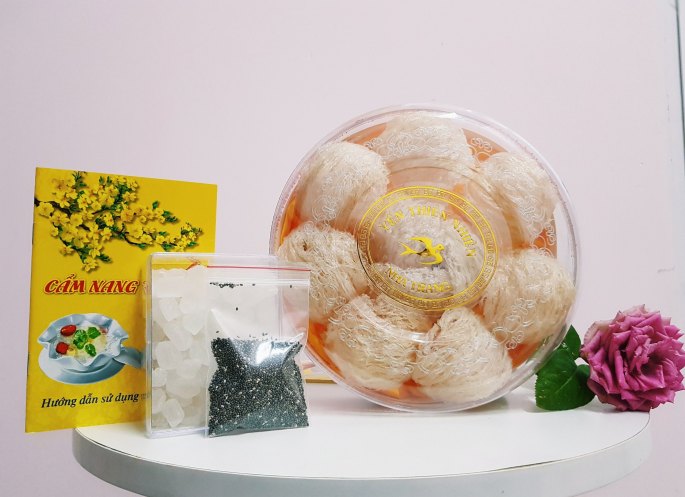 Trọn bộ sản phẩm Yến sào rút lông nguyên tổ Nha Trang Khánh Hoà.